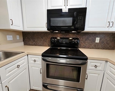 202 Samuel Boulevard - Photo Thumbnail 13