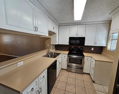 202 Samuel Boulevard - Photo Thumbnail 12
