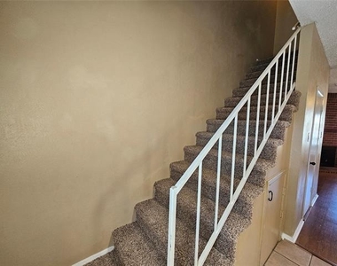 202 Samuel Boulevard - Photo Thumbnail 15