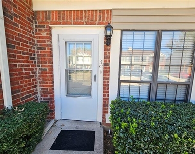 202 Samuel Boulevard - Photo Thumbnail 1