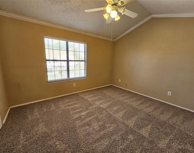 202 Samuel Boulevard - Photo Thumbnail 19