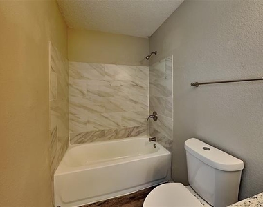 704 Flamingo Drive - Photo Thumbnail 9