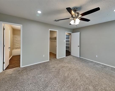 704 Flamingo Drive - Photo Thumbnail 6