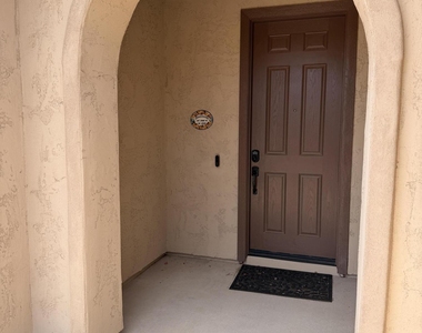 4024 N Cottonwood Drive - Photo Thumbnail 3