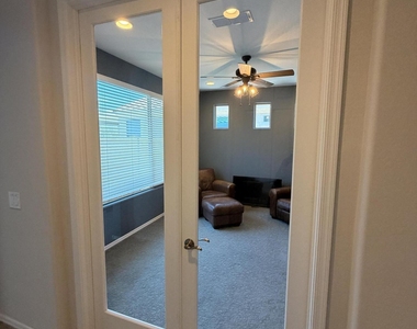 4024 N Cottonwood Drive - Photo Thumbnail 12