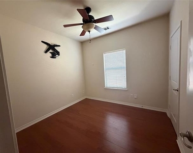 12733 Skeeter Drive - Photo Thumbnail 11