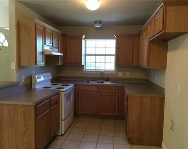 1504 E Mulkey Street - Photo Thumbnail 1