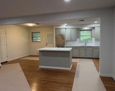 2615 Southwood Drive - Photo Thumbnail 3