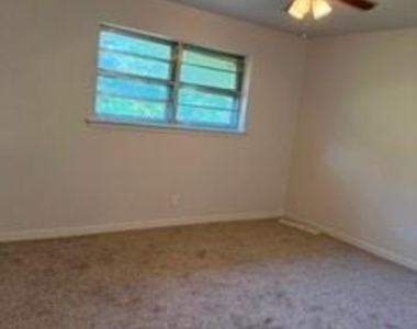 2615 Southwood Drive - Photo Thumbnail 8