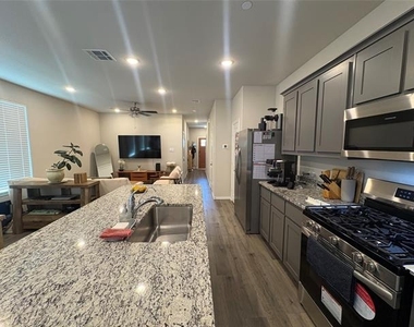 3222 Hampton Drive - Photo Thumbnail 3