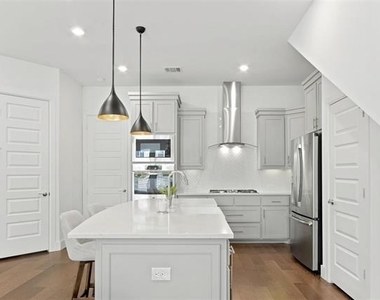7867 Verona Place - Photo Thumbnail 12