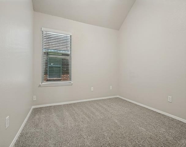 5051 Showdown Lane - Photo Thumbnail 7