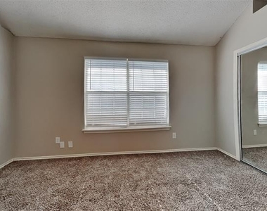 10316 Concord Drive - Photo Thumbnail 7