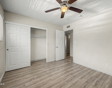 10217 N 37th Avenue - Photo Thumbnail 16