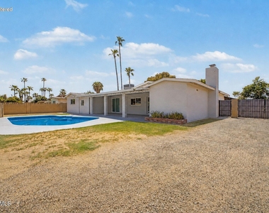 10217 N 37th Avenue - Photo Thumbnail 24