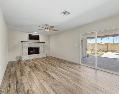 10217 N 37th Avenue - Photo Thumbnail 3