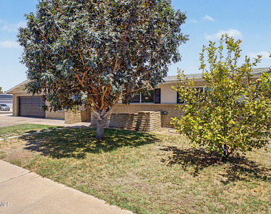 10217 N 37th Avenue - Photo Thumbnail 2