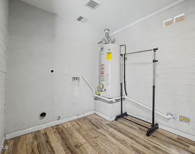 10217 N 37th Avenue - Photo Thumbnail 19
