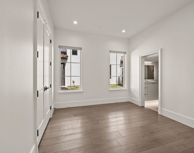 2850 Lakeside Parkway - Photo Thumbnail 15