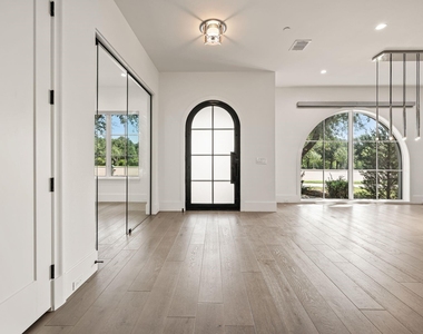 2850 Lakeside Parkway - Photo Thumbnail 9