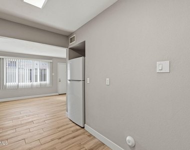 1921 E Osborn Road - Photo Thumbnail 9