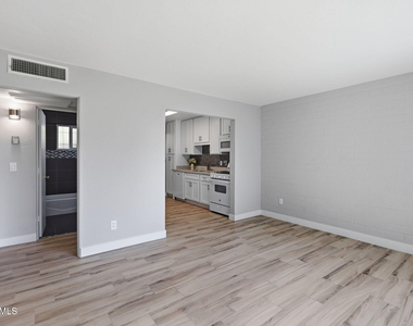 1921 E Osborn Road - Photo Thumbnail 5