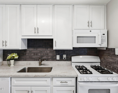 1921 E Osborn Road - Photo Thumbnail 10