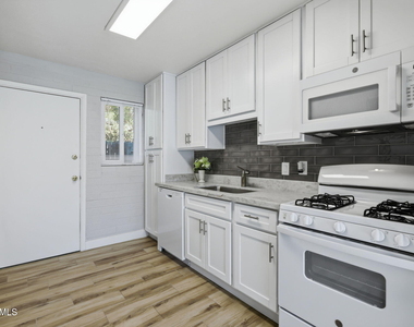 1921 E Osborn Road - Photo Thumbnail 7