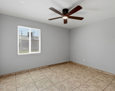 1921 E Osborn Road - Photo Thumbnail 16