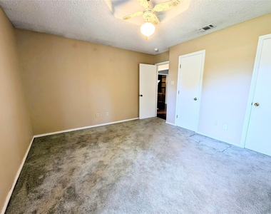 2100 N Rough Creek Court - Photo Thumbnail 21