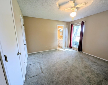2100 N Rough Creek Court - Photo Thumbnail 19