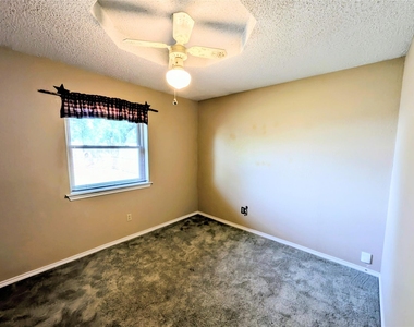 2100 N Rough Creek Court - Photo Thumbnail 24
