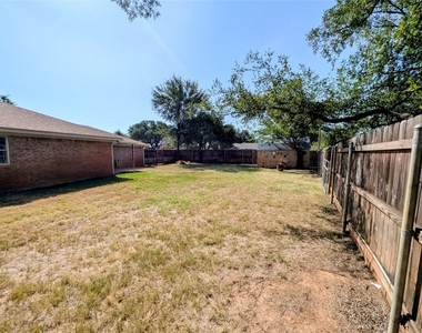 2100 N Rough Creek Court - Photo Thumbnail 16