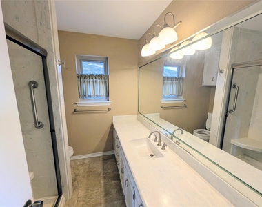 2100 N Rough Creek Court - Photo Thumbnail 23