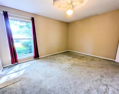 2100 N Rough Creek Court - Photo Thumbnail 22