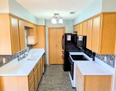 2100 N Rough Creek Court - Photo Thumbnail 18