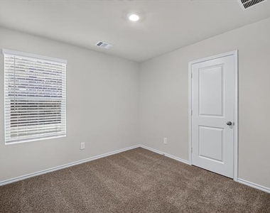 1813 Potomac Lane - Photo Thumbnail 9