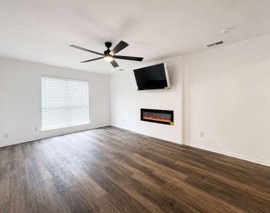 305 N Arizona Drive - Photo Thumbnail 4