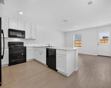 914 Sandhill Crane Lane - Photo Thumbnail 5