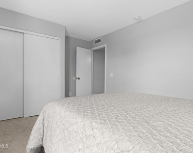 24810 S Foxglenn Drive - Photo Thumbnail 22