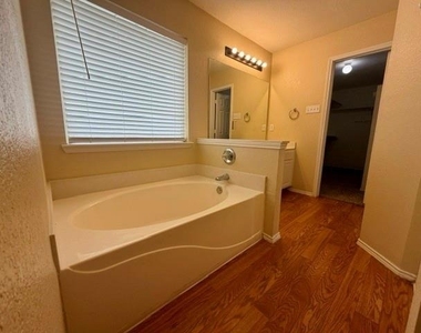 1611 Windcastle Drive - Photo Thumbnail 22