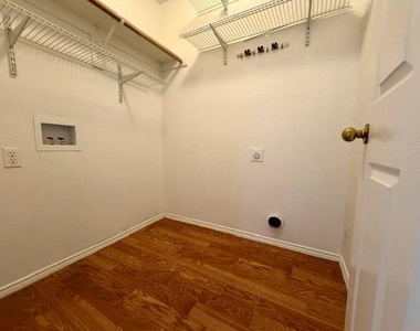 1611 Windcastle Drive - Photo Thumbnail 12