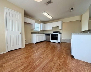1611 Windcastle Drive - Photo Thumbnail 10