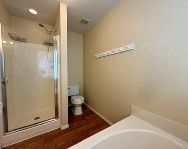 1611 Windcastle Drive - Photo Thumbnail 21