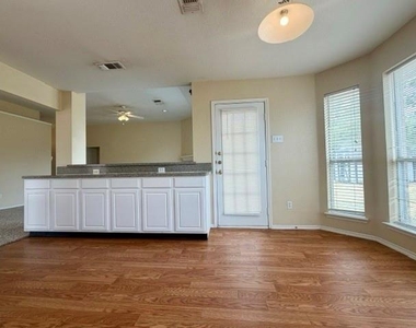 1611 Windcastle Drive - Photo Thumbnail 11
