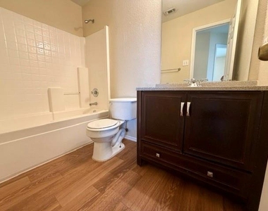 1611 Windcastle Drive - Photo Thumbnail 15