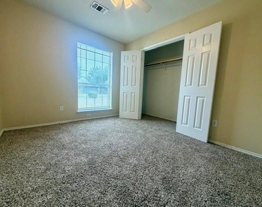 1611 Windcastle Drive - Photo Thumbnail 27