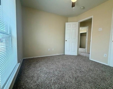 1611 Windcastle Drive - Photo Thumbnail 31