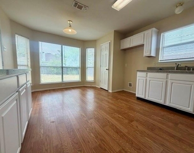 1611 Windcastle Drive - Photo Thumbnail 8