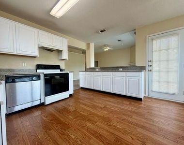1611 Windcastle Drive - Photo Thumbnail 9